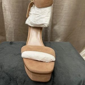 Stuart Weitzman High heel sandal champagne color Size 8.5 Backupplat.